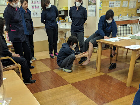 アロマ・フットケアを活用したスタッフ研修